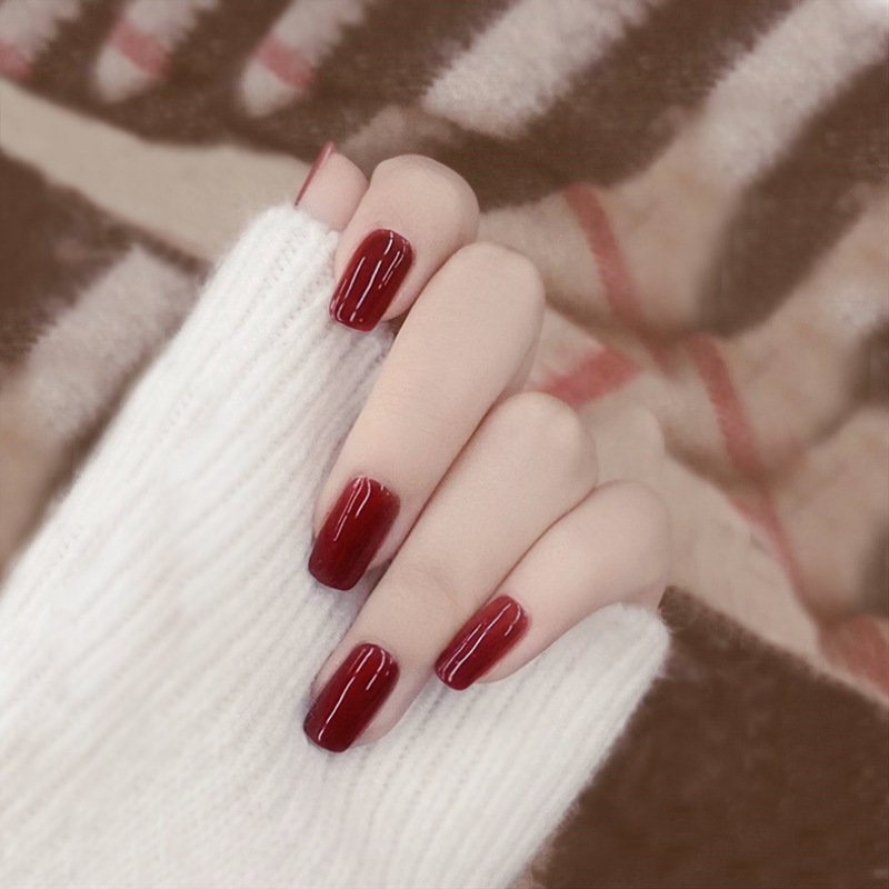 Nail Art Red Wine - 24-teiliges französisches kurzes Nagelspitzen-Set mit quadratischem