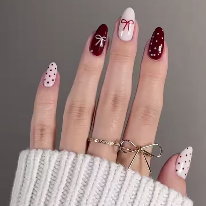 Nail Art Red Wine - Mittellange künstliche Nägel für Frauen in