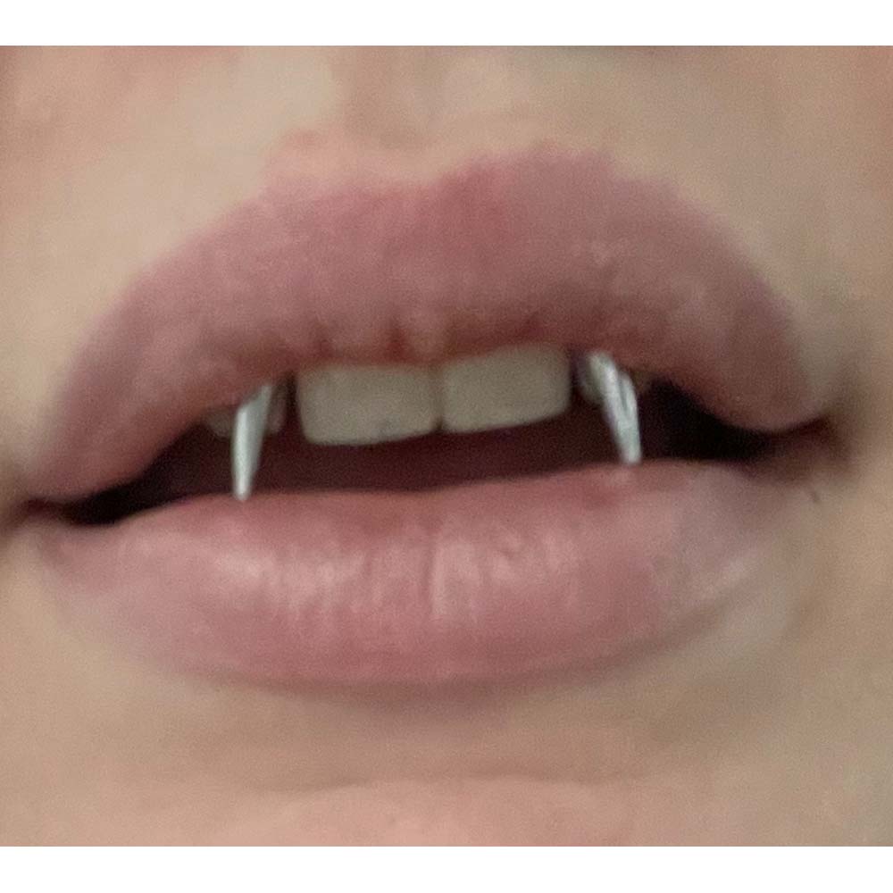 Wkoud 2 pcs Piercing Tiger Zäh – Nail Art Vampire Bewertung und Preis